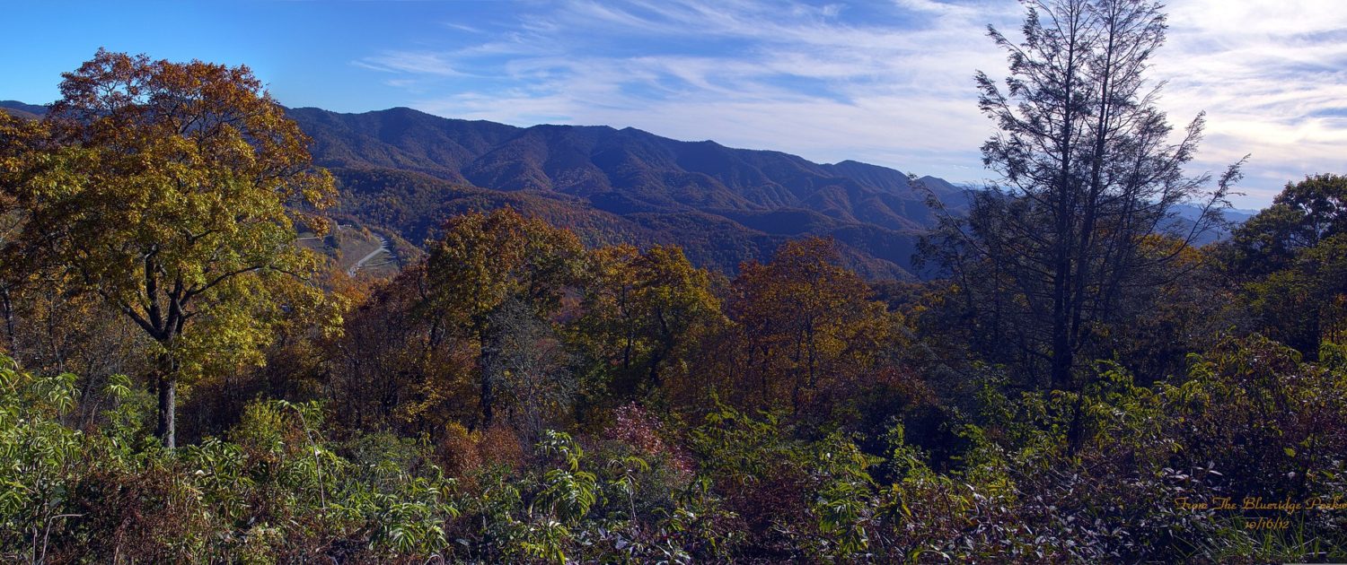 landscape photo of the blue ridge mountains as the leaves are changing for fall